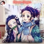 Housse de Coussin Demon Slayer Nezuko et Tanjiro Sous la Neige
